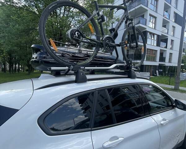 Белый БМВ Х1, объемом двигателя 2 л и пробегом 180 тыс. км за 20500 $, фото 3 на Automoto.ua