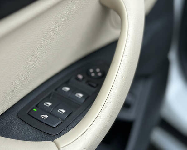 Білий БМВ Х1, об'ємом двигуна 2 л та пробігом 131 тис. км за 19500 $, фото 18 на Automoto.ua