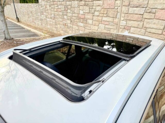 Белый БМВ Х1, объемом двигателя 2 л и пробегом 49 тыс. км за 10000 $, фото 17 на Automoto.ua