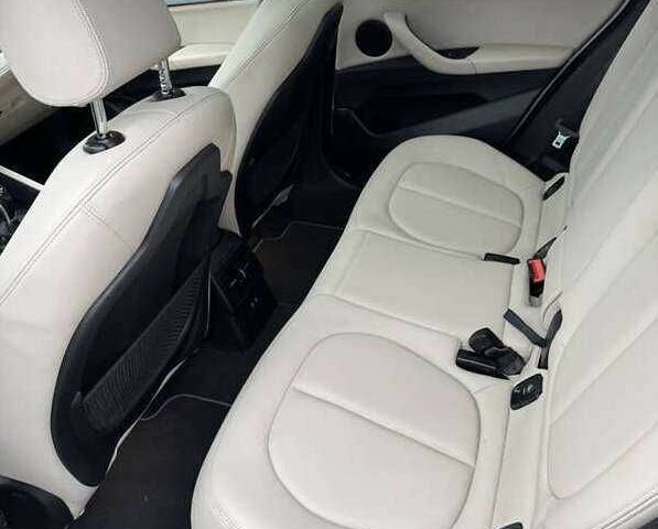 Білий БМВ Х1, об'ємом двигуна 2 л та пробігом 111 тис. км за 15700 $, фото 11 на Automoto.ua