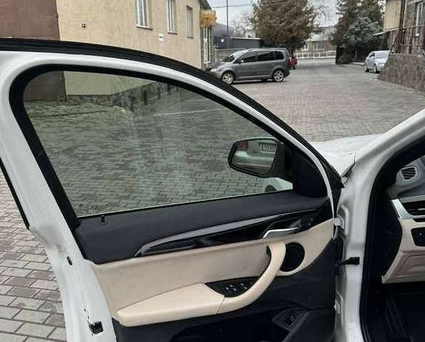 Білий БМВ Х1, об'ємом двигуна 2 л та пробігом 111 тис. км за 15700 $, фото 12 на Automoto.ua