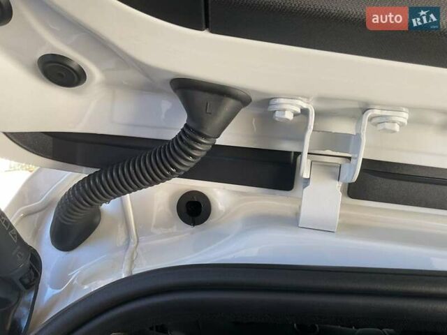 Белый БМВ Х1, объемом двигателя 2 л и пробегом 21 тыс. км за 35900 $, фото 37 на Automoto.ua