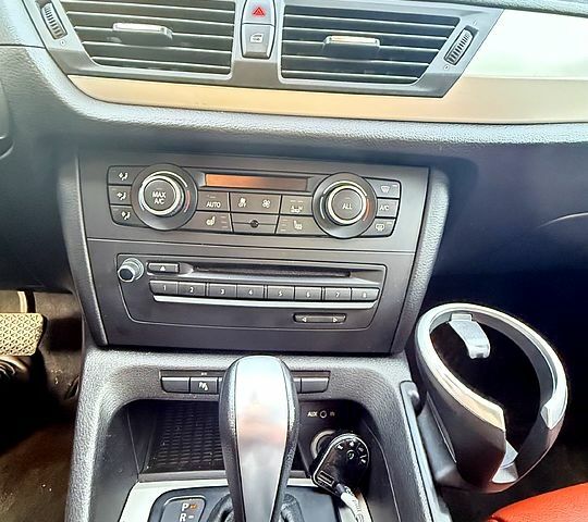 Чорний БМВ Х1, об'ємом двигуна 2 л та пробігом 300 тис. км за 8750 $, фото 5 на Automoto.ua