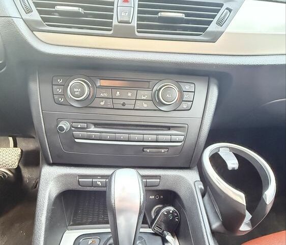 Черный БМВ Х1, объемом двигателя 2 л и пробегом 300 тыс. км за 8750 $, фото 5 на Automoto.ua