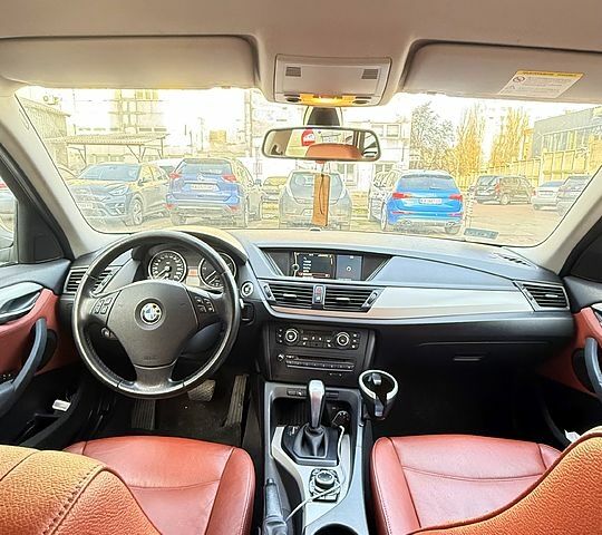 Чорний БМВ Х1, об'ємом двигуна 2 л та пробігом 300 тис. км за 8750 $, фото 2 на Automoto.ua