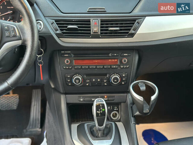 Чорний БМВ Х1, об'ємом двигуна 2 л та пробігом 126 тис. км за 9000 $, фото 11 на Automoto.ua