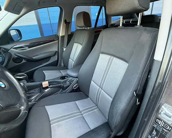 Коричневый БМВ Х1, объемом двигателя 2 л и пробегом 80 тыс. км за 10300 $, фото 16 на Automoto.ua