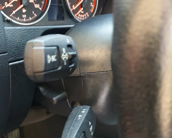 Червоний БМВ Х1, об'ємом двигуна 2 л та пробігом 215 тис. км за 14500 $, фото 2 на Automoto.ua