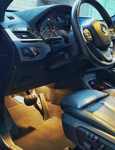 Красный БМВ Х1, объемом двигателя 2 л и пробегом 46 тыс. км за 23000 $, фото 10 на Automoto.ua