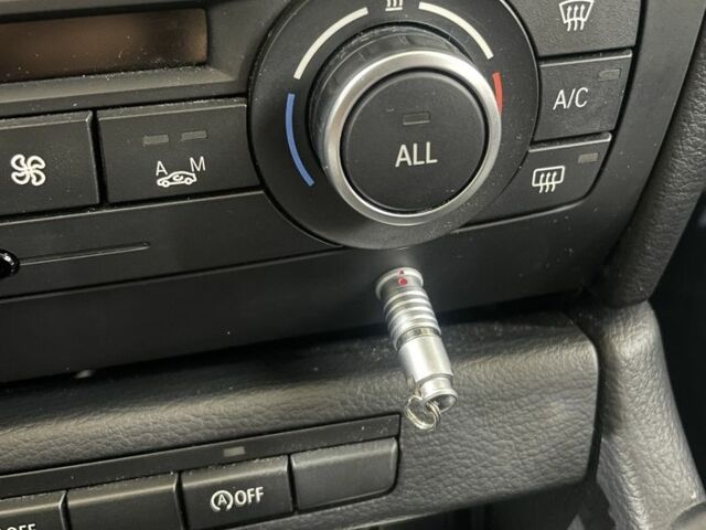 Серый БМВ Х1, объемом двигателя 2 л и пробегом 170 тыс. км за 14000 $, фото 12 на Automoto.ua