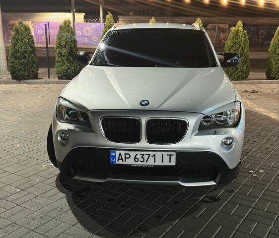 Сірий БМВ Х1, об'ємом двигуна 2 л та пробігом 300 тис. км за 12500 $, фото 1 на Automoto.ua