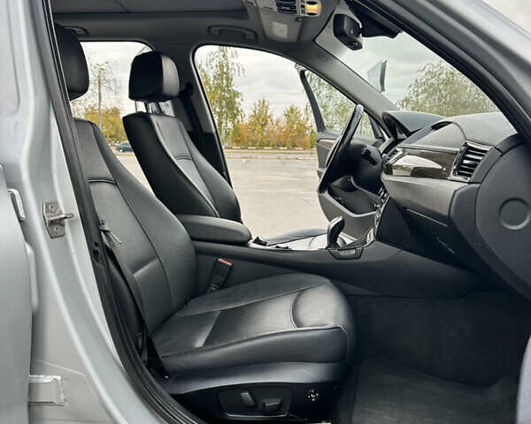 Серый БМВ Х1, объемом двигателя 2 л и пробегом 195 тыс. км за 9999 $, фото 2 на Automoto.ua