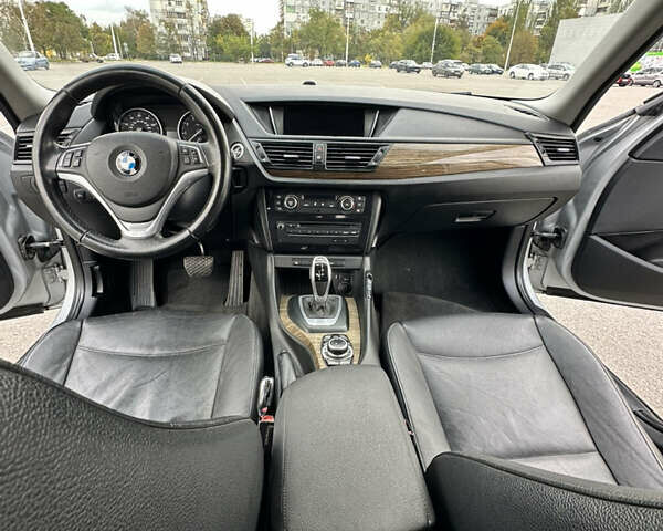 Серый БМВ Х1, объемом двигателя 2 л и пробегом 195 тыс. км за 9999 $, фото 5 на Automoto.ua
