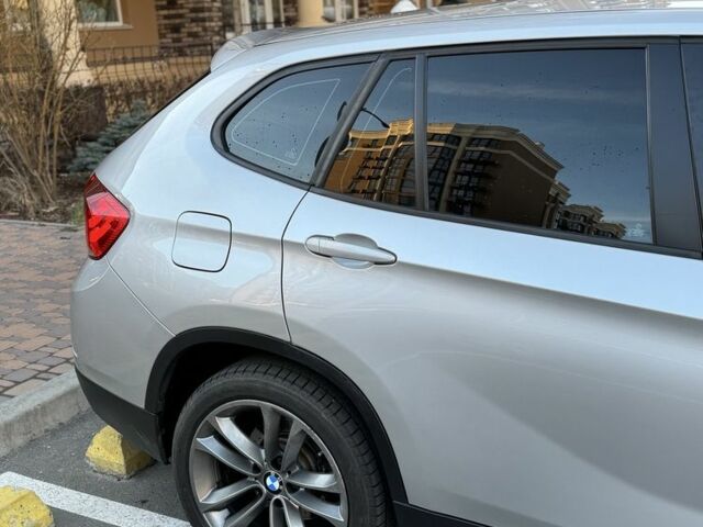Сірий БМВ Х1, об'ємом двигуна 2 л та пробігом 210 тис. км за 12000 $, фото 4 на Automoto.ua