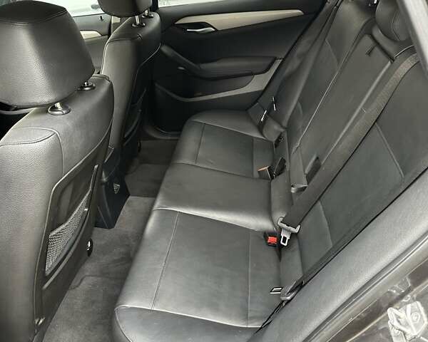 Сірий БМВ Х1, об'ємом двигуна 2 л та пробігом 189 тис. км за 11800 $, фото 11 на Automoto.ua