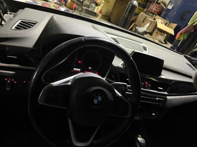 Серый БМВ Х1, объемом двигателя 0 л и пробегом 50 тыс. км за 10000 $, фото 2 на Automoto.ua