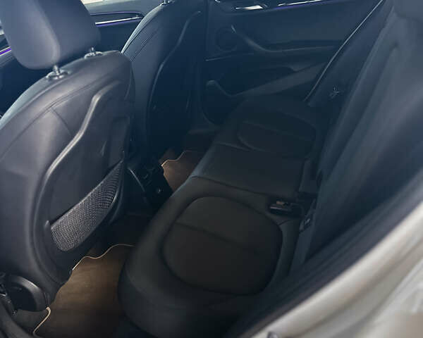 Білий БМВ X2, об'ємом двигуна 2 л та пробігом 64 тис. км за 23000 $, фото 13 на Automoto.ua