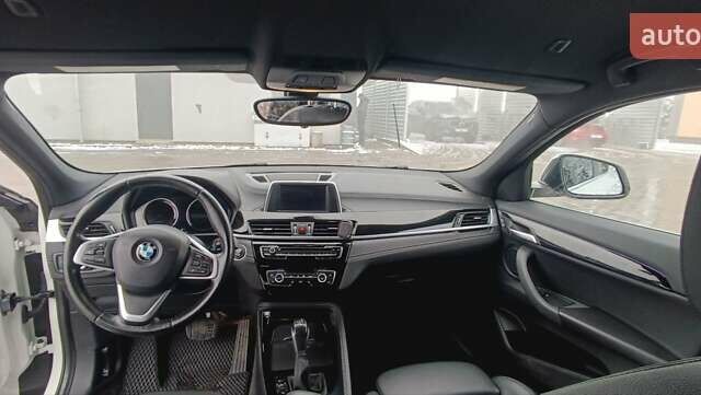 Белый БМВ X2, объемом двигателя 2 л и пробегом 105 тыс. км за 20950 $, фото 3 на Automoto.ua
