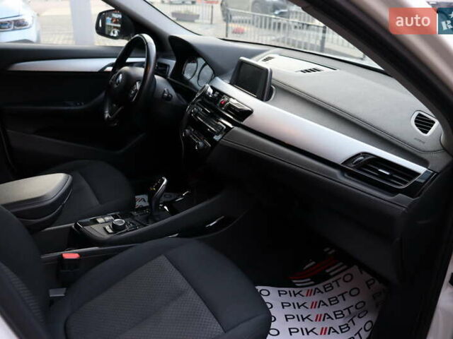 Белый БМВ X2, объемом двигателя 2 л и пробегом 86 тыс. км за 28700 $, фото 43 на Automoto.ua