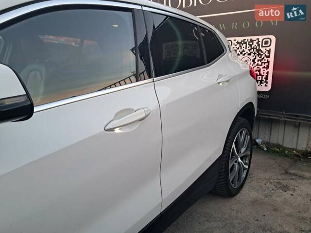 Белый БМВ X2, объемом двигателя 2 л и пробегом 96 тыс. км за 26500 $, фото 23 на Automoto.ua