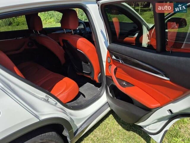 Белый БМВ X2, объемом двигателя 2 л и пробегом 186 тыс. км за 21900 $, фото 22 на Automoto.ua