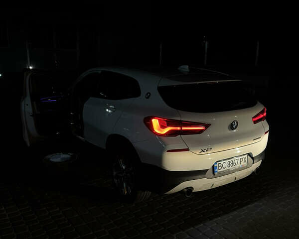 Белый БМВ X2, объемом двигателя 2 л и пробегом 77 тыс. км за 23200 $, фото 5 на Automoto.ua