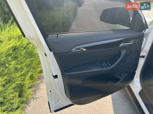 БМВ X2 2018 в Виннице на Automoto.ua Белый БМВ X2, объемом двигателя 2 л и пробегом 114 тыс. км за 19900 $, фото 12 на Automoto.ua