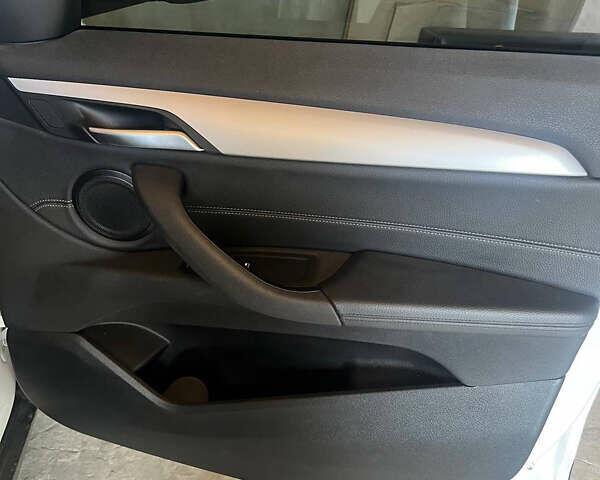 Білий БМВ X2, об'ємом двигуна 2 л та пробігом 53 тис. км за 24500 $, фото 2 на Automoto.ua