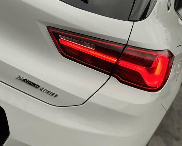 Белый БМВ X2, объемом двигателя 2 л и пробегом 122 тыс. км за 19980 $, фото 5 на Automoto.ua