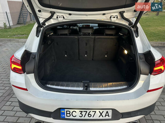 Белый БМВ X2, объемом двигателя 2 л и пробегом 128 тыс. км за 21700 $, фото 14 на Automoto.ua