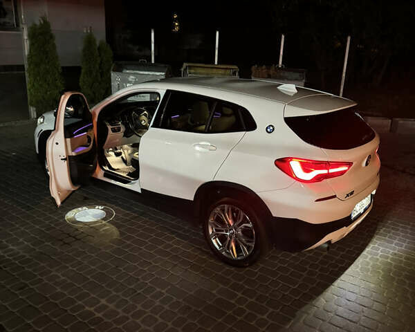Белый БМВ X2, объемом двигателя 2 л и пробегом 77 тыс. км за 23200 $, фото 4 на Automoto.ua