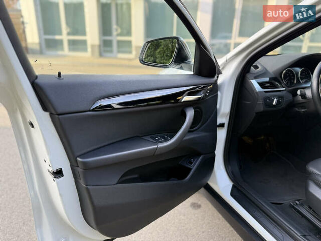 Білий БМВ X2, об'ємом двигуна 2 л та пробігом 102 тис. км за 19700 $, фото 17 на Automoto.ua