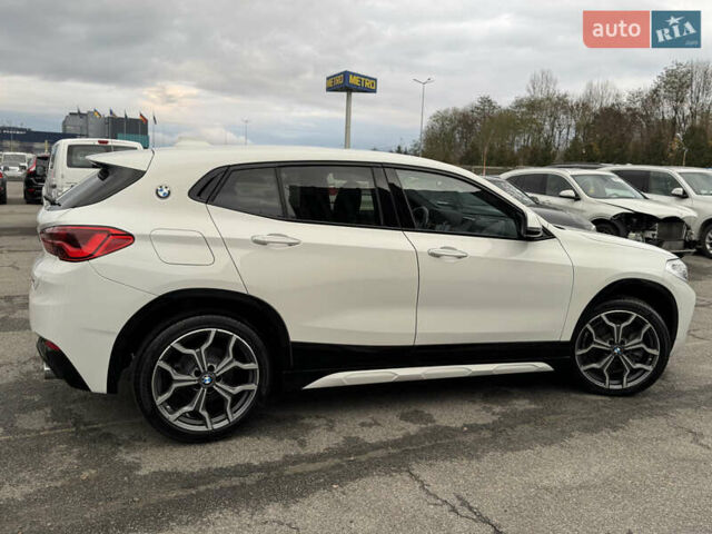 Белый БМВ X2, объемом двигателя 2 л и пробегом 122 тыс. км за 19980 $, фото 10 на Automoto.ua