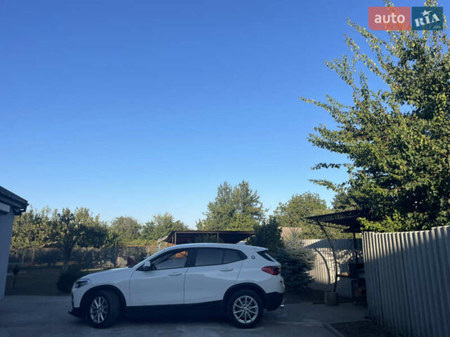 Белый БМВ X2, объемом двигателя 2 л и пробегом 53 тыс. км за 24800 $, фото 2 на Automoto.ua
