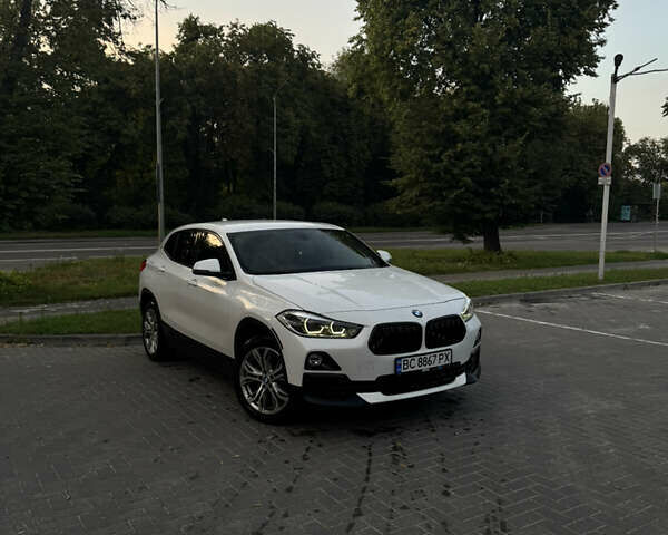 Белый БМВ X2, объемом двигателя 2 л и пробегом 77 тыс. км за 23200 $, фото 1 на Automoto.ua