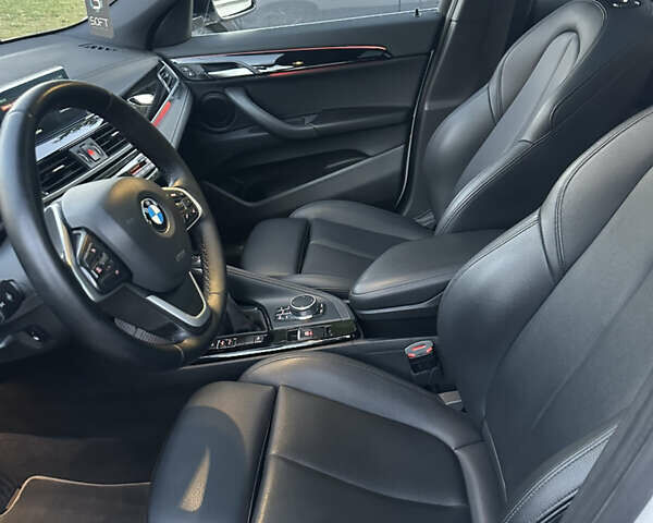 Белый БМВ X2, объемом двигателя 2 л и пробегом 128 тыс. км за 21700 $, фото 18 на Automoto.ua