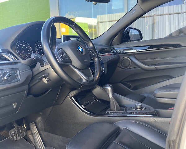 Белый БМВ X2, объемом двигателя 2 л и пробегом 122 тыс. км за 19500 $, фото 14 на Automoto.ua