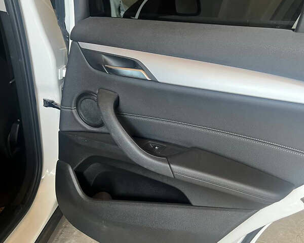 Білий БМВ X2, об'ємом двигуна 2 л та пробігом 53 тис. км за 24500 $, фото 4 на Automoto.ua