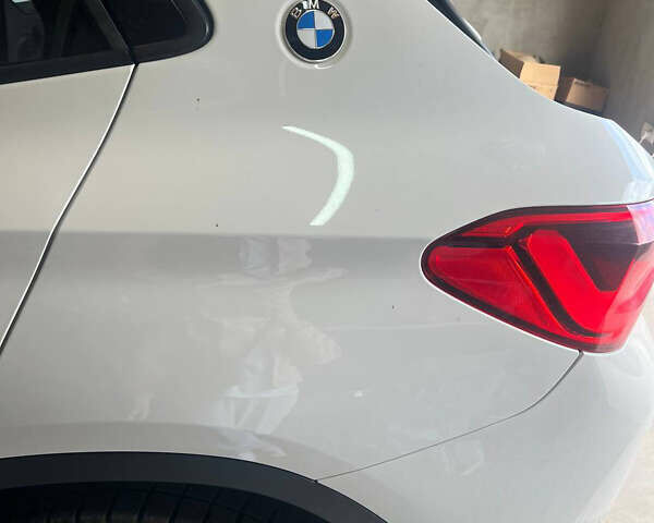 Білий БМВ X2, об'ємом двигуна 2 л та пробігом 53 тис. км за 24500 $, фото 16 на Automoto.ua