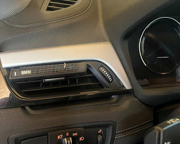 Білий БМВ X2, об'ємом двигуна 2 л та пробігом 53 тис. км за 24500 $, фото 25 на Automoto.ua