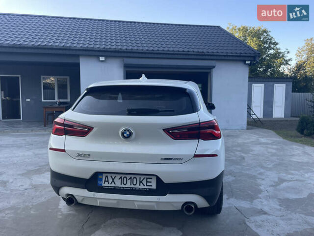 Белый БМВ X2, объемом двигателя 2 л и пробегом 53 тыс. км за 24800 $, фото 3 на Automoto.ua