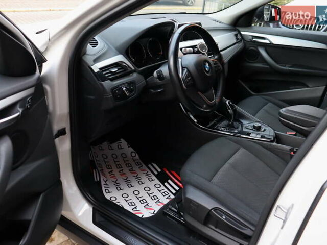 Белый БМВ X2, объемом двигателя 2 л и пробегом 86 тыс. км за 28700 $, фото 14 на Automoto.ua