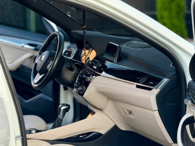 Белый БМВ X2, объемом двигателя 2 л и пробегом 159 тыс. км за 20900 $, фото 14 на Automoto.ua