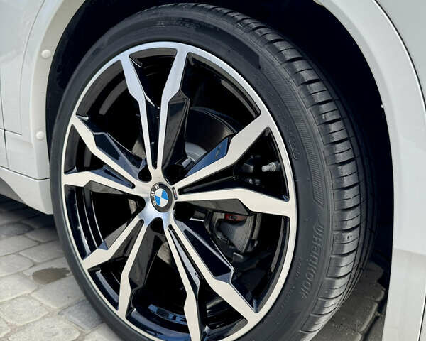 Белый БМВ X2, объемом двигателя 2 л и пробегом 108 тыс. км за 26999 $, фото 16 на Automoto.ua