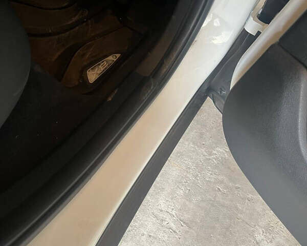 Білий БМВ X2, об'ємом двигуна 2 л та пробігом 53 тис. км за 24500 $, фото 29 на Automoto.ua