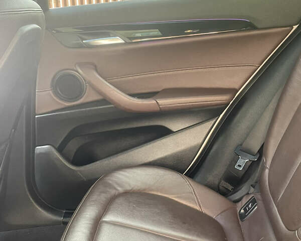 Белый БМВ X2, объемом двигателя 2 л и пробегом 156 тыс. км за 22500 $, фото 27 на Automoto.ua