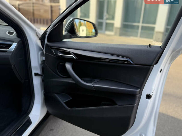 Білий БМВ X2, об'ємом двигуна 2 л та пробігом 102 тис. км за 19700 $, фото 24 на Automoto.ua