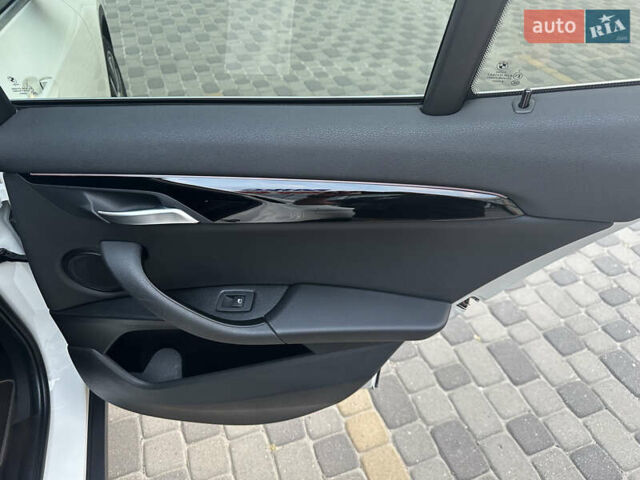 Белый БМВ X2, объемом двигателя 2 л и пробегом 73 тыс. км за 26300 $, фото 26 на Automoto.ua