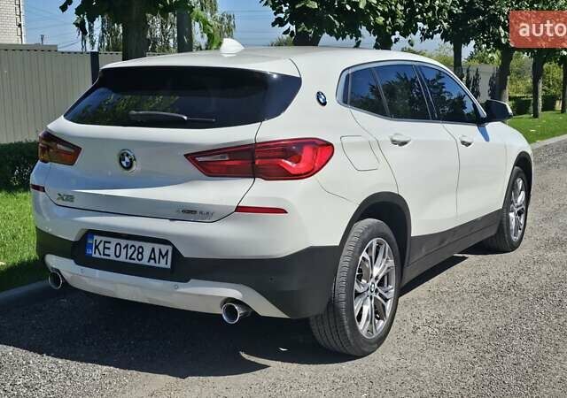 Белый БМВ X2, объемом двигателя 2 л и пробегом 84 тыс. км за 22800 $, фото 6 на Automoto.ua