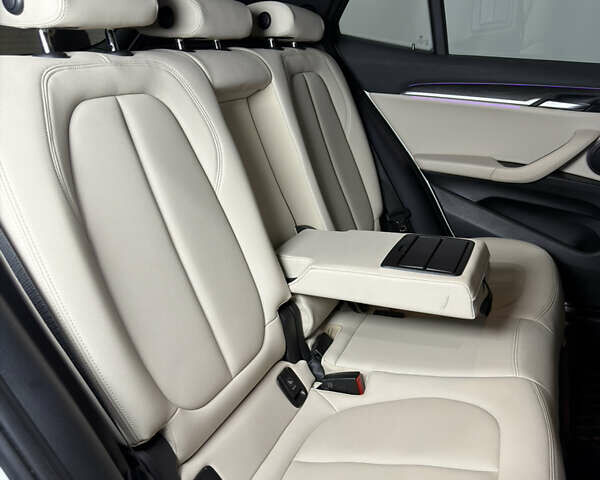 Белый БМВ X2, объемом двигателя 2 л и пробегом 56 тыс. км за 22900 $, фото 38 на Automoto.ua